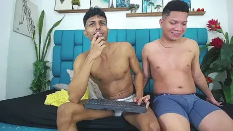 Interracial_Snow_Bunny webcam stripchat model stream image