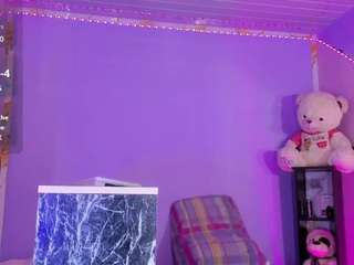 ashley-lovegirl webcam model stream image