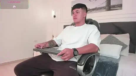 Cristopher_strong webcam model stream image