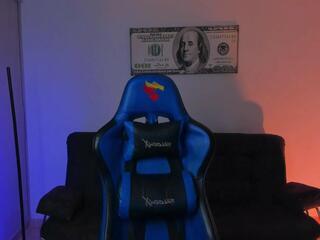 Mathew Evanz webcam model stream image