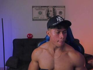 Mathew Evanz webcam model stream image