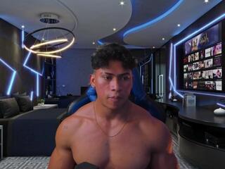 Mathew Evanz webcam model stream image