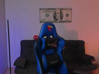 Mathew Evanz webcam model stream image