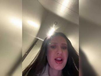 EvaRoughe webcam model stream image