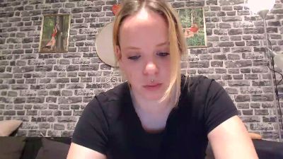 xHotmilf87x webcam cam4 model stream image