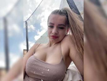 -_-_-------- webcam bongacams model stream image