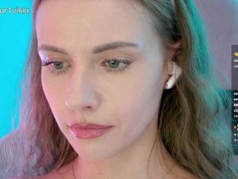 VikkiExtraCheese webcam model stream image