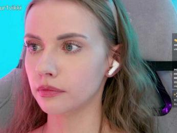 VikkiExtraCheese webcam model stream image