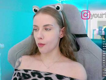 VikkiExtraCheese webcam model stream image