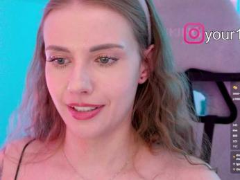 VikkiExtraCheese webcam model stream image