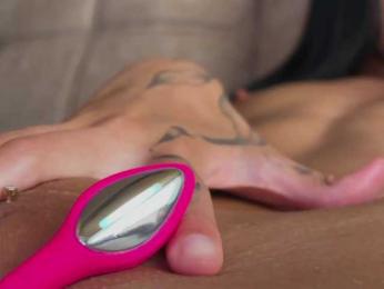 chicanogirl webcam bongacams model stream image