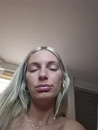 Ly_die webcam model stream image