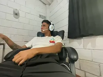 Max_TheHorseDick webcam model stream image
