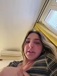 DoriDelux66 webcam stripchat model stream image