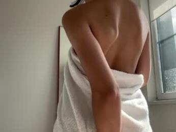 yourlittlesunrise_ webcam model stream image