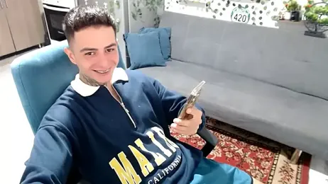 santii_ss webcam model stream image