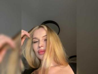 VladaMais webcam model stream image