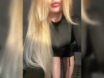 VladaMais webcam model stream image