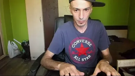 BigCumShoot webcam model stream image