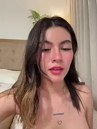 Your_Honeey webcam stripchat model stream image