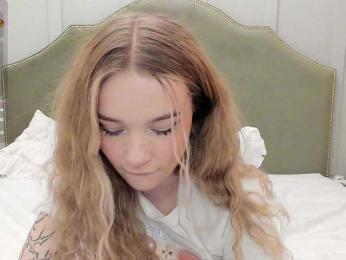 MimiMila webcam model stream image