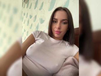 BabyDarii webcam bongacams model stream image