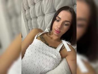 BabyDarii webcam bongacams model stream image