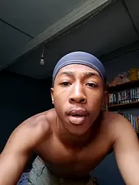 Peterveero12 webcam stripchat model stream image