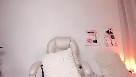 ReynaLuxe webcam stripchat model stream image