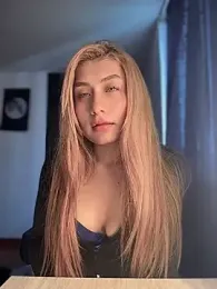 _Danna webcam model stream image