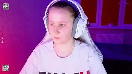 mon_lola webcam model stream image