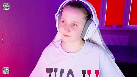 mon_lola webcam model stream image