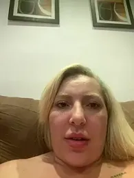 Juuhschmitt webcam model stream image