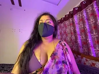 LouleyRanii webcam model stream image