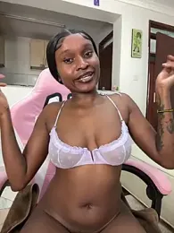 Lil-shawrie webcam stripchat model stream image