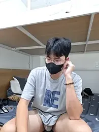 Gwencloudy webcam model stream image