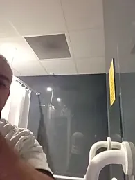 CloudyMuscleBeefy webcam model stream image