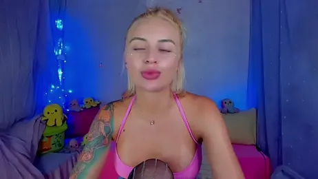 YourLizzyDoll webcam model stream image
