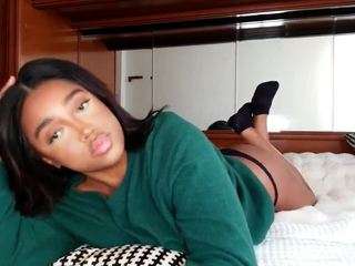 naommiscott webcam model stream image