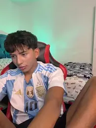 Leonarrrd_01 webcam model stream image