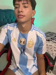 Leonarrrd_01 webcam model stream image