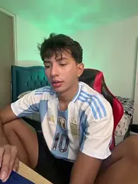 Leonarrrd_01 webcam model stream image