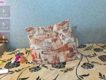 Red-hot-lips webcam bongacams model stream image