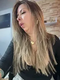 _Abril-Office1 webcam model stream image