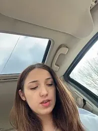 DollyTall webcam stripchat model stream image