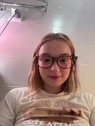 Baby_Tiny webcam model stream image