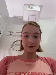 Baby_Tiny webcam model stream image