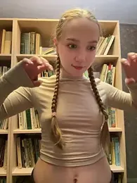 bambi_lu webcam stripchat model stream image