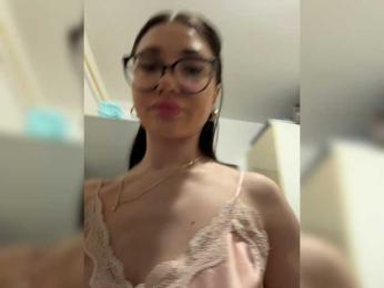 IvyNoirr webcam bongacams model stream image