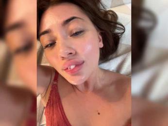 juicy-peachh webcam bongacams model stream image